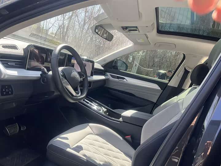 2025 Volkswagen Tavendor