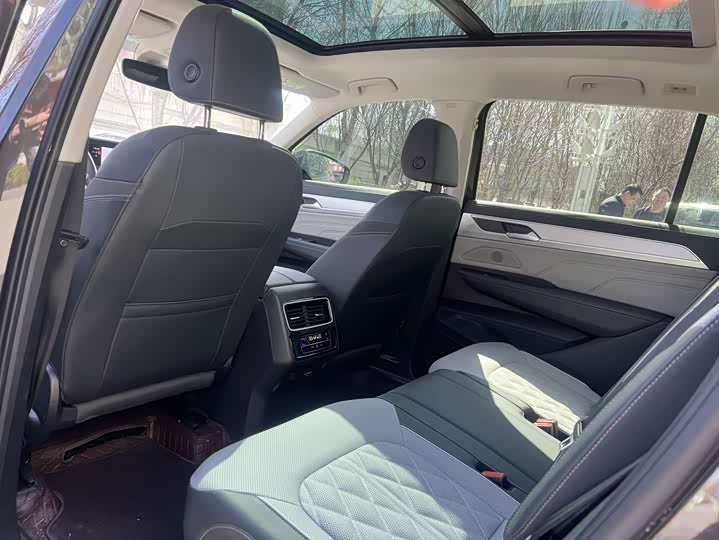 2025 Volkswagen Tavendor