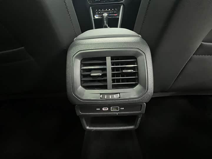 Фото 9 - Volkswagen Tharu