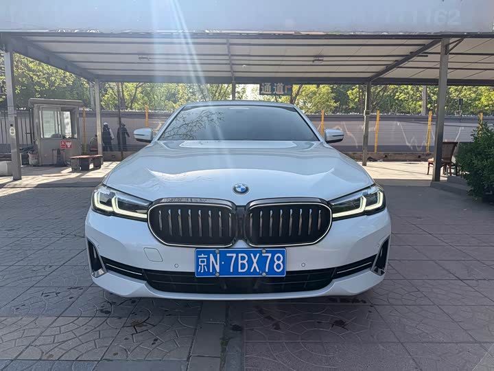 Photo 1 - BMW 5 Series