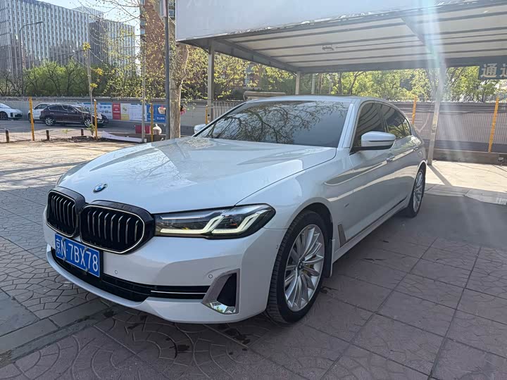 Photo 2 - BMW 5 Series