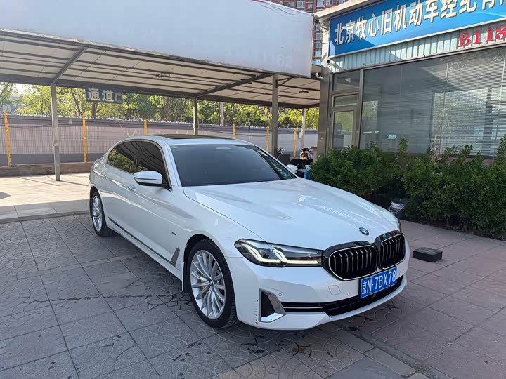 Photo 3 - BMW 5 Series