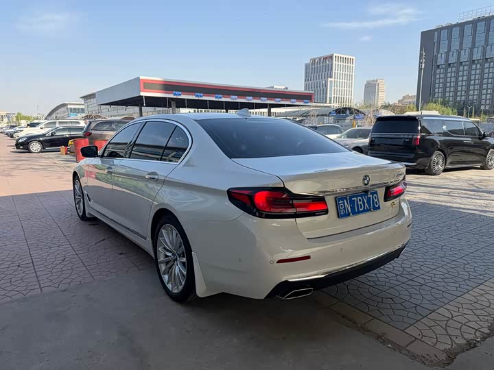 Photo 6 - BMW 5 Series