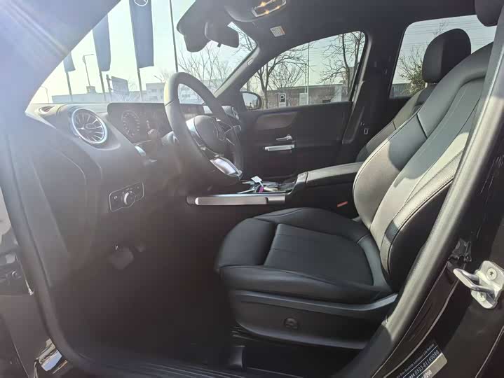 Mercedes-Benz GLB-Class 2024 2024款 GLB 220 动感型