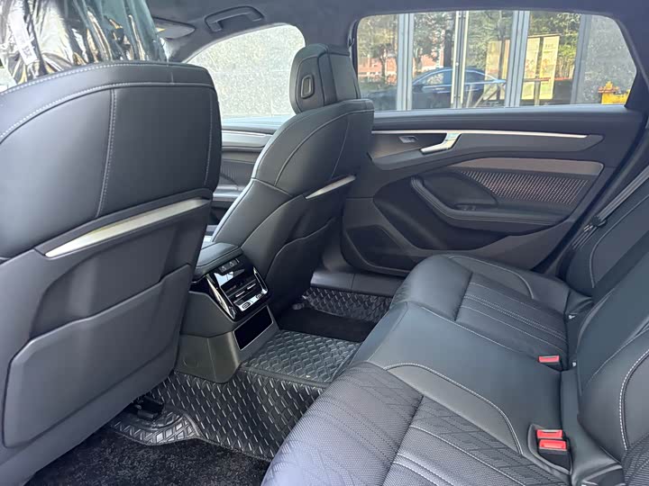 Photo 5 - Audi A6L