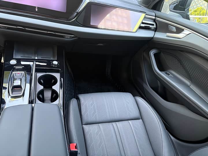 Photo 7 - Audi A6L