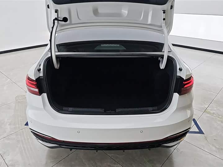 Фото 4 - Volkswagen Lavida
