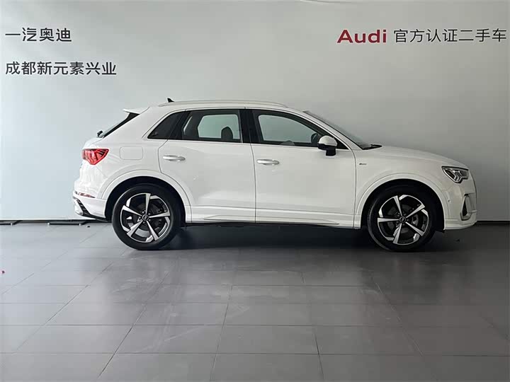 Photo 3 - Audi Q3