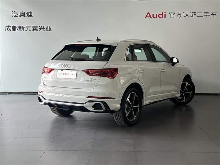 Photo 4 - Audi Q3