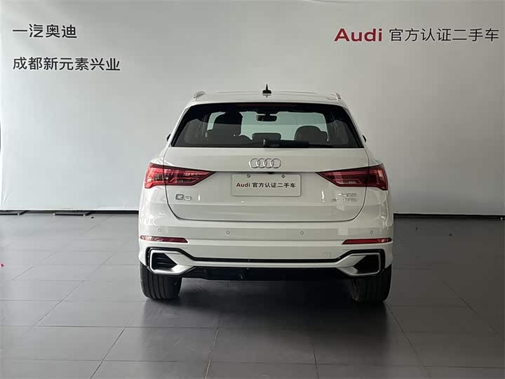Photo 5 - Audi Q3