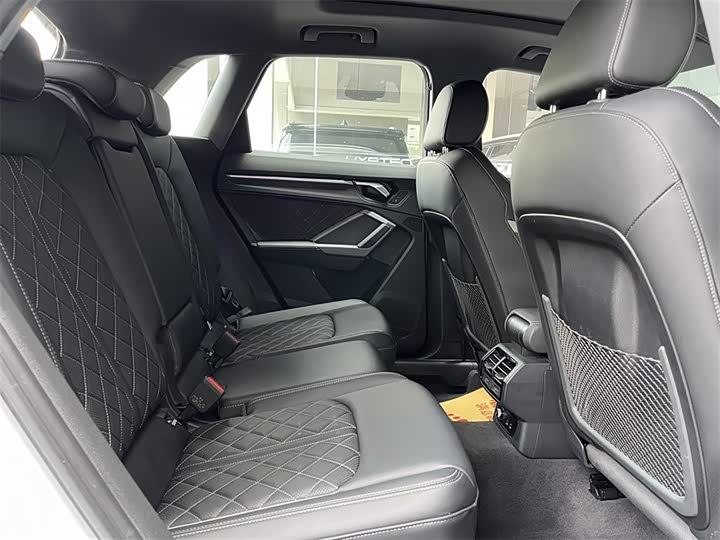 Photo 7 - Audi Q3