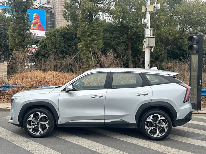 Фото 4 - Geely Atlas L