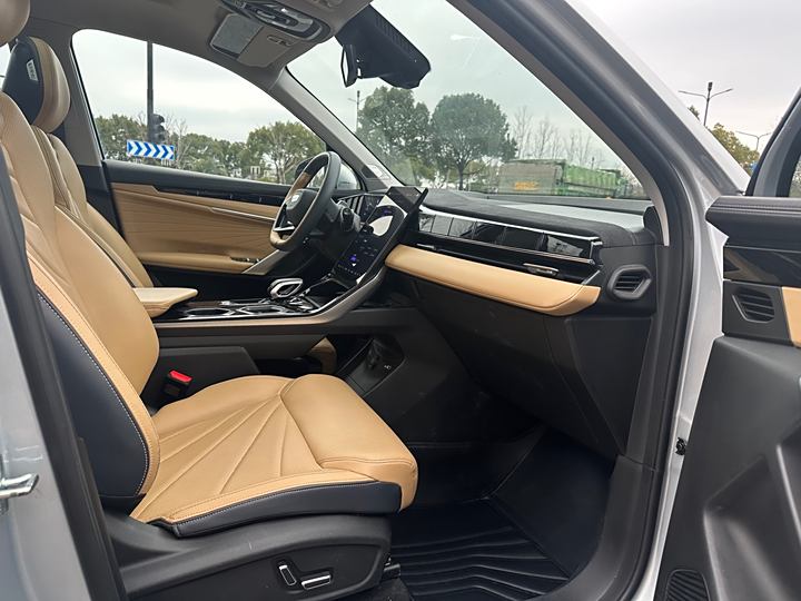 Фото 9 - Geely Atlas L