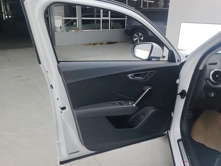 Фото 7 - Audi Q2L