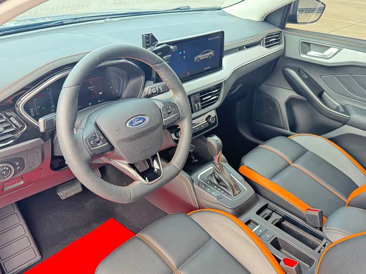 Ford Focus 2022 2022款 三厢 EcoBoost 180 自动竞速版