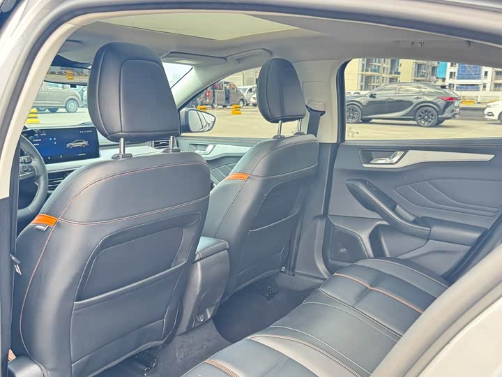 Ford Focus 2022 2022款 三厢 EcoBoost 180 自动竞速版