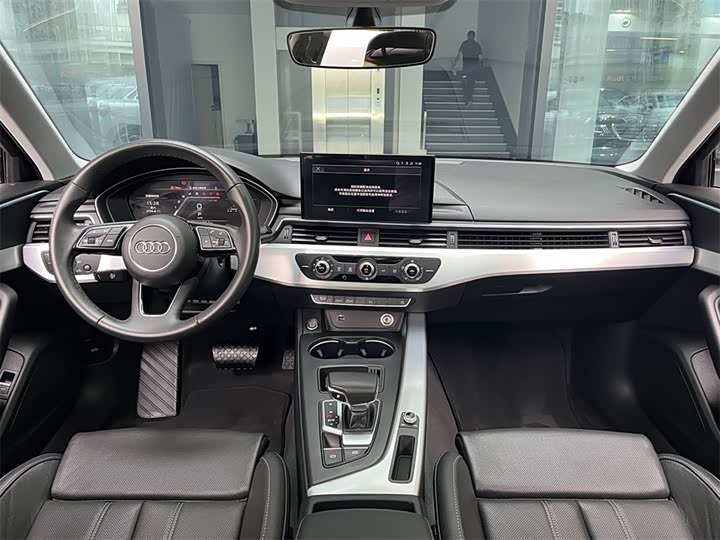 Фото 6 - Audi A4L