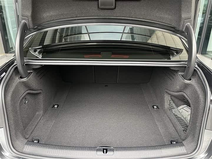 Фото 9 - Audi A4L