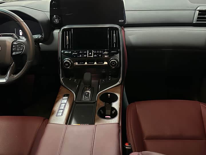 Lexus LX 2025 2025款 700h 领界版