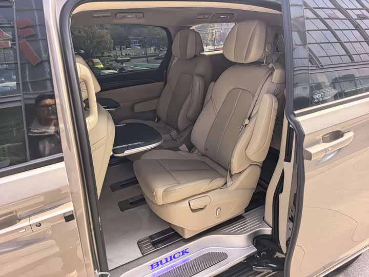 Фото 8 - Buick GL8 ES