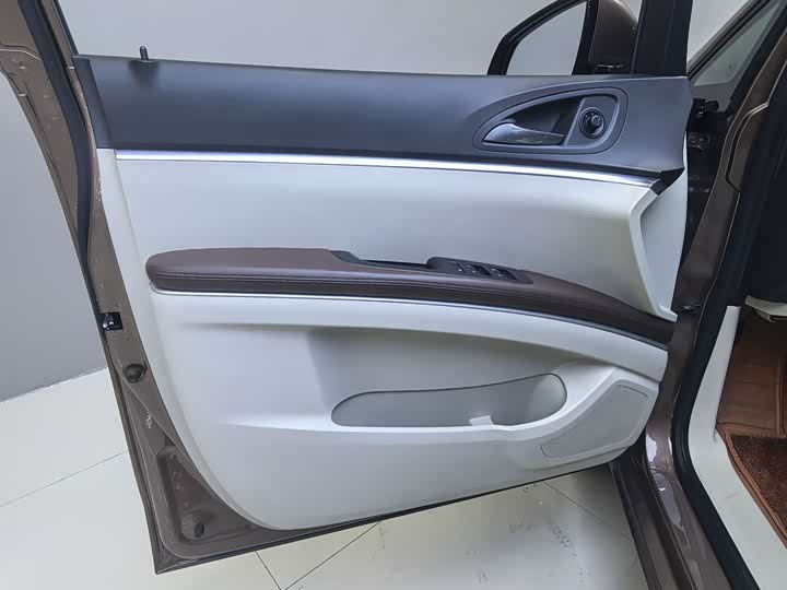 Photo 7 - Buick GL8 ES