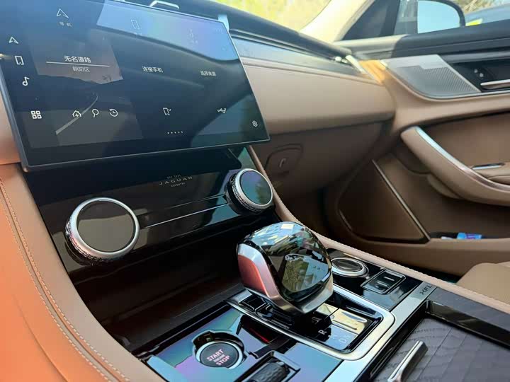 Jaguar XF L 2024 2024款 2.0T P250 两驱尊享豪华版