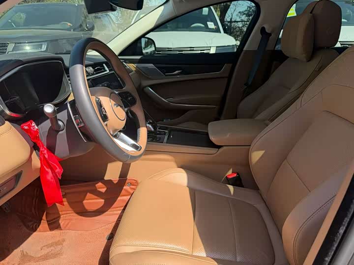 Jaguar XF L 2024 2024款 2.0T P250 两驱尊享豪华版
