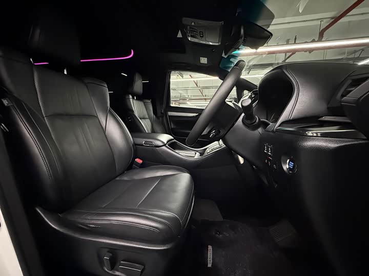 Фото 7 - Toyota Alphard