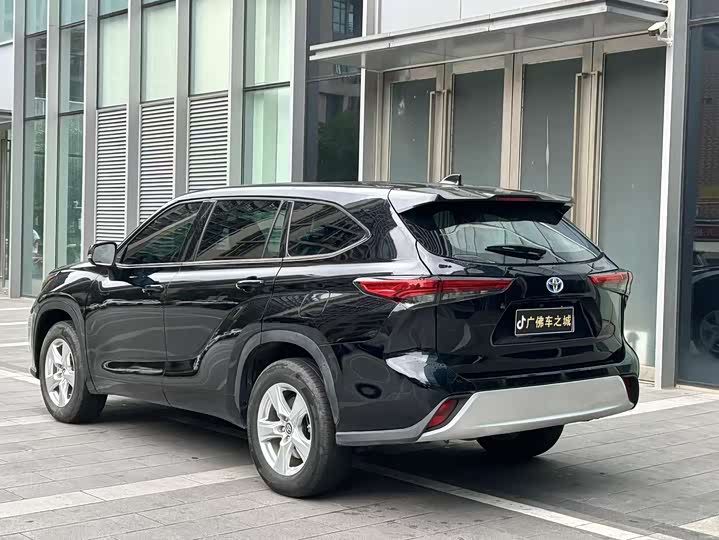 Фото 4 - Toyota Highlander