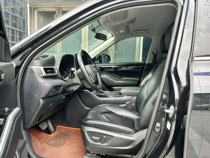 Фото 7 - Toyota Highlander