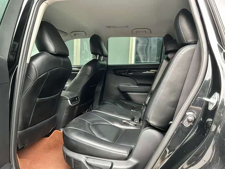 Фото 8 - Toyota Highlander