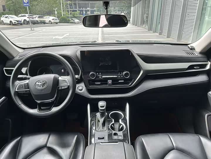 Фото 9 - Toyota Highlander