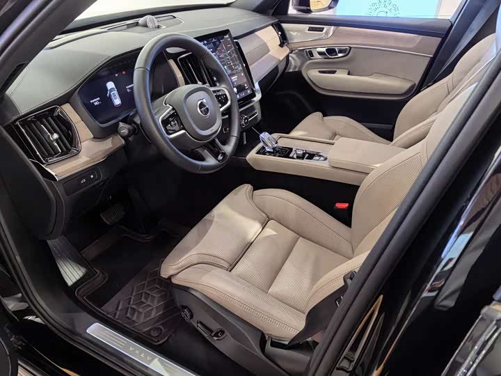 2025 Volvo XC90 Hybrid