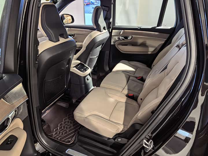 2025 Volvo XC90 Hybrid