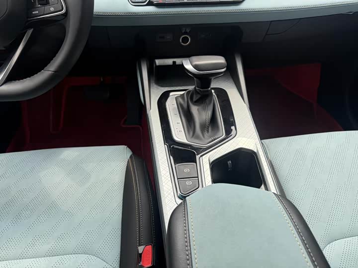 Geely Emgrand L 2022 2022款 1.4T CVT尊贵型