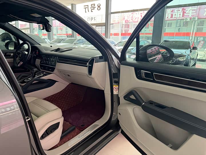 Zdjęcie 8 - Porsche Cayenne