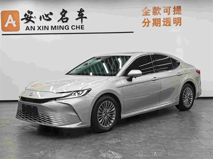 Фото 1 - Toyota Camry