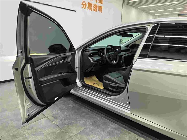 Фото 6 - Toyota Camry