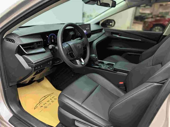 Фото 7 - Toyota Camry