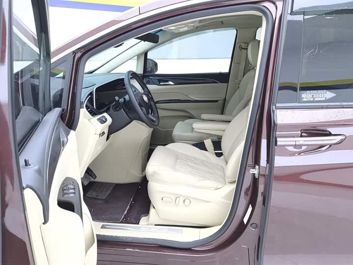 Photo 9 - Buick GL8 ES