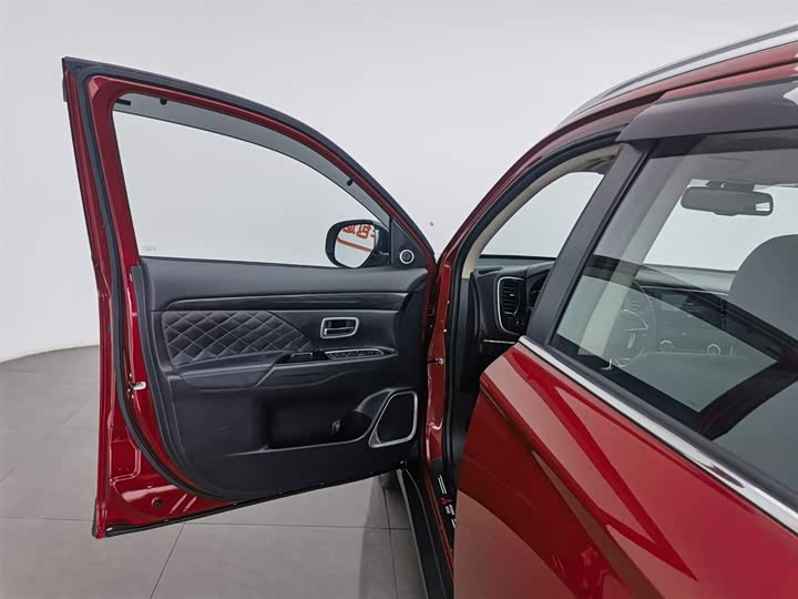 Mitsubishi Outlander 2020 2020款 2.4L 四驱致享版 5座