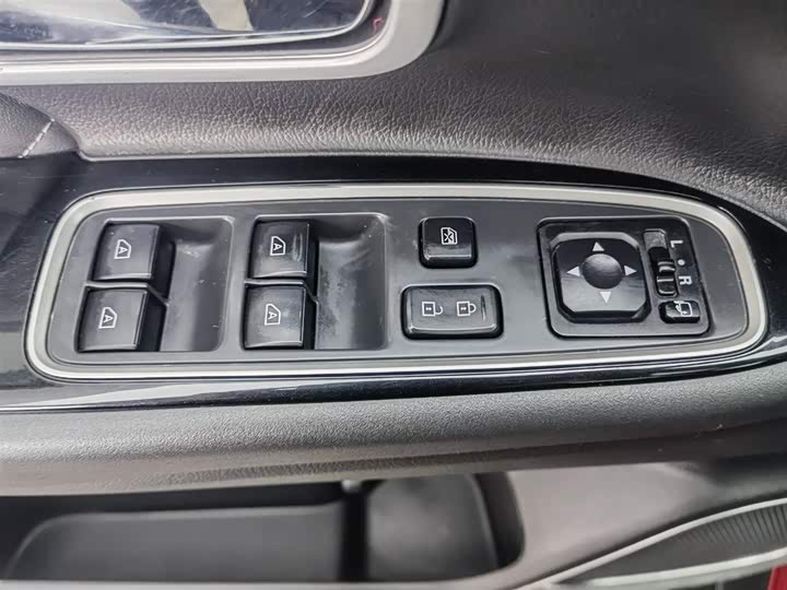 Mitsubishi Outlander 2020 2020款 2.4L 四驱致享版 5座