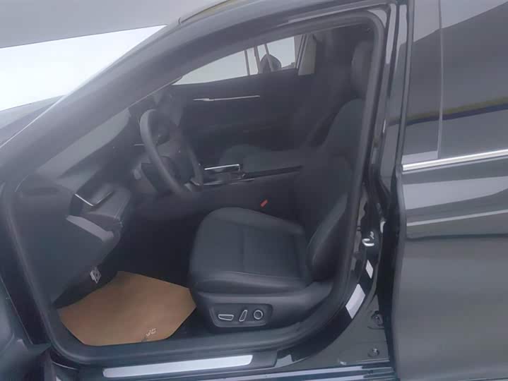 Toyota Camry 2026 2026款 双擎 2.0HSE 运动Lite版