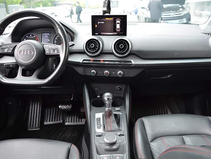Zdjęcie 9 - Audi Q2L