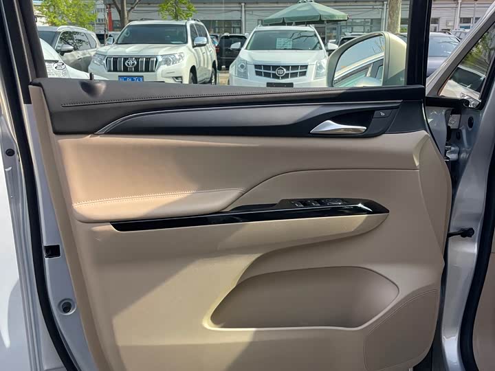 Фото 3 - Buick GL8 Hybrid