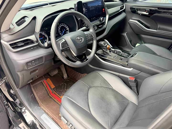 Photo 6 - Toyota Highlander