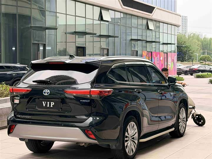 Photo 9 - Toyota Highlander