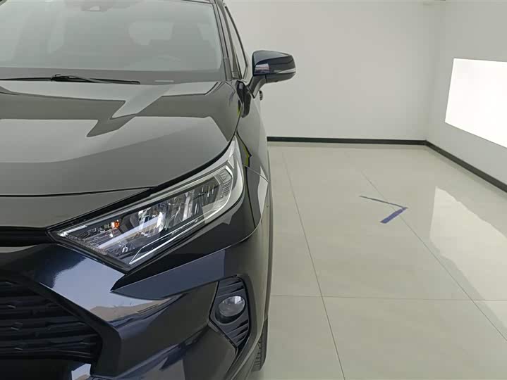 Toyota RAV4 2021 2021款 2.0L CVT四驱风尚PLUS版