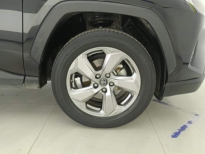 Toyota RAV4 2021 2021款 2.0L CVT四驱风尚PLUS版