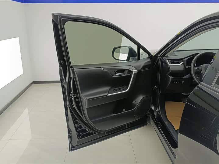 Toyota RAV4 2021 2021款 2.0L CVT四驱风尚PLUS版